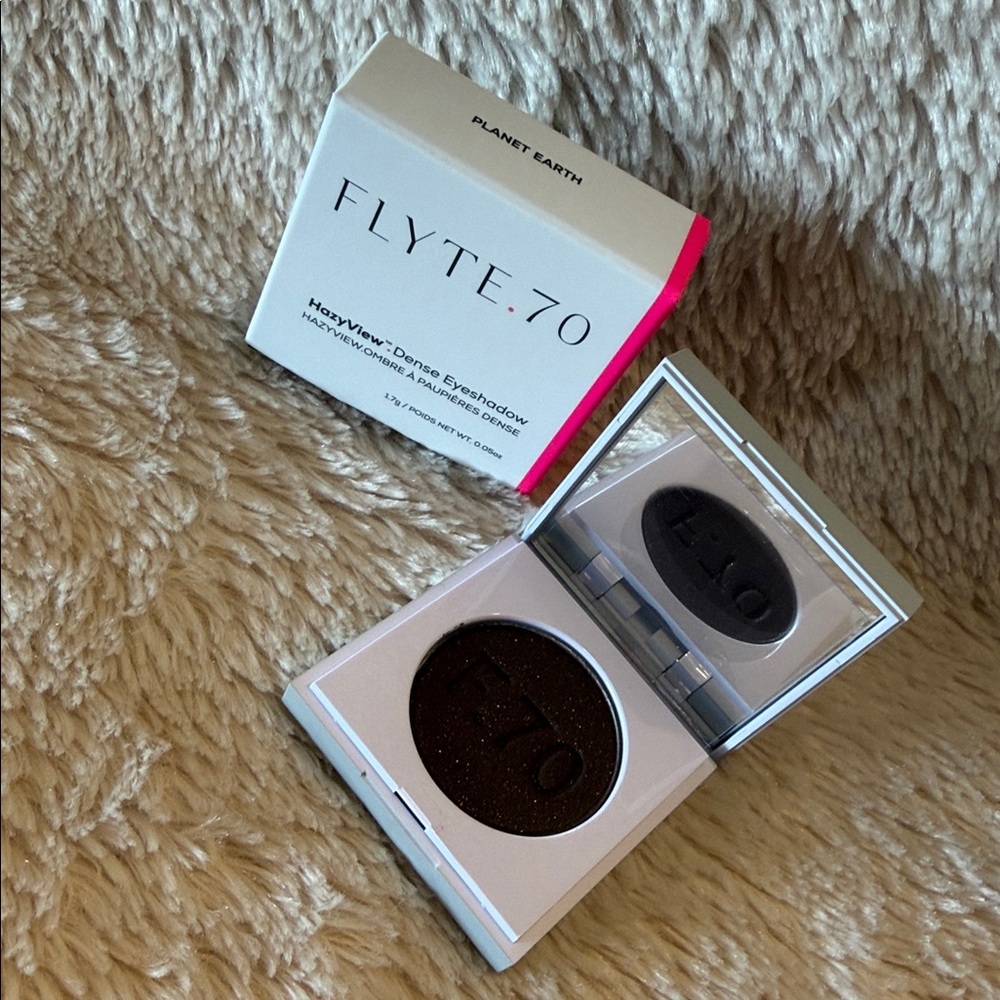 FLYTE.70 Hazy View Dense Eyeshadow